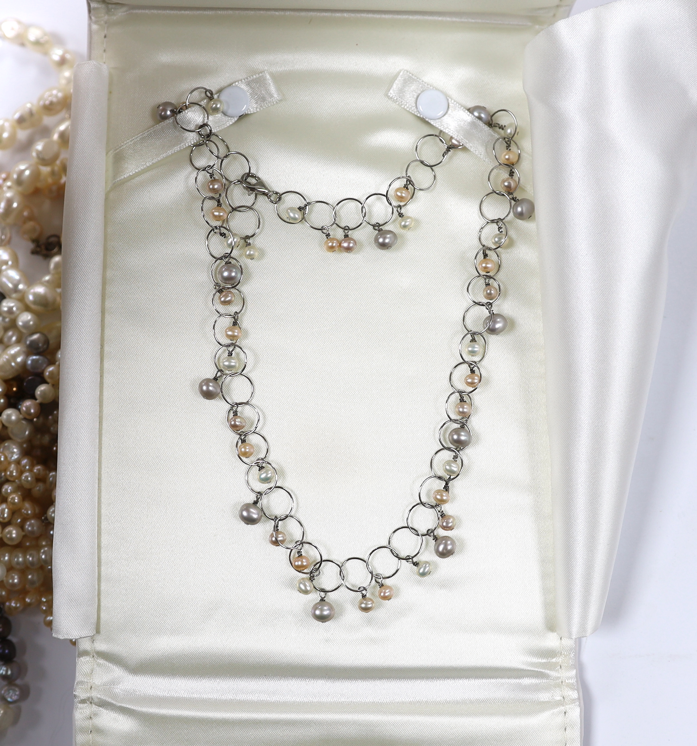 A large collection of assorted mainly freshwater pearl necklaces.